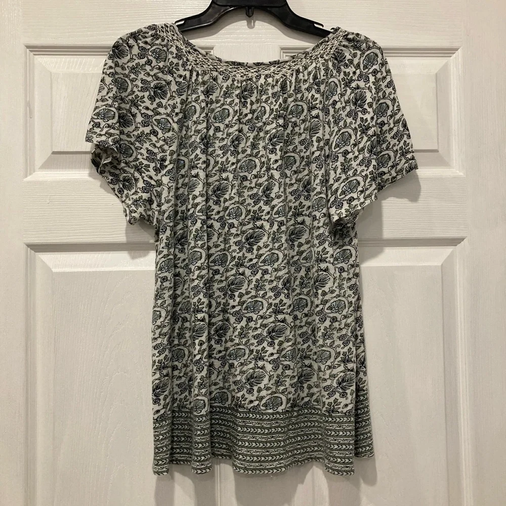๐Lucky Brand Cream and Sage Green Patterned Blouse ๐ - Picture 3 of 6